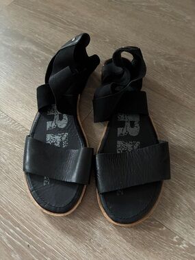 Sorel Black Strappy  Sandals